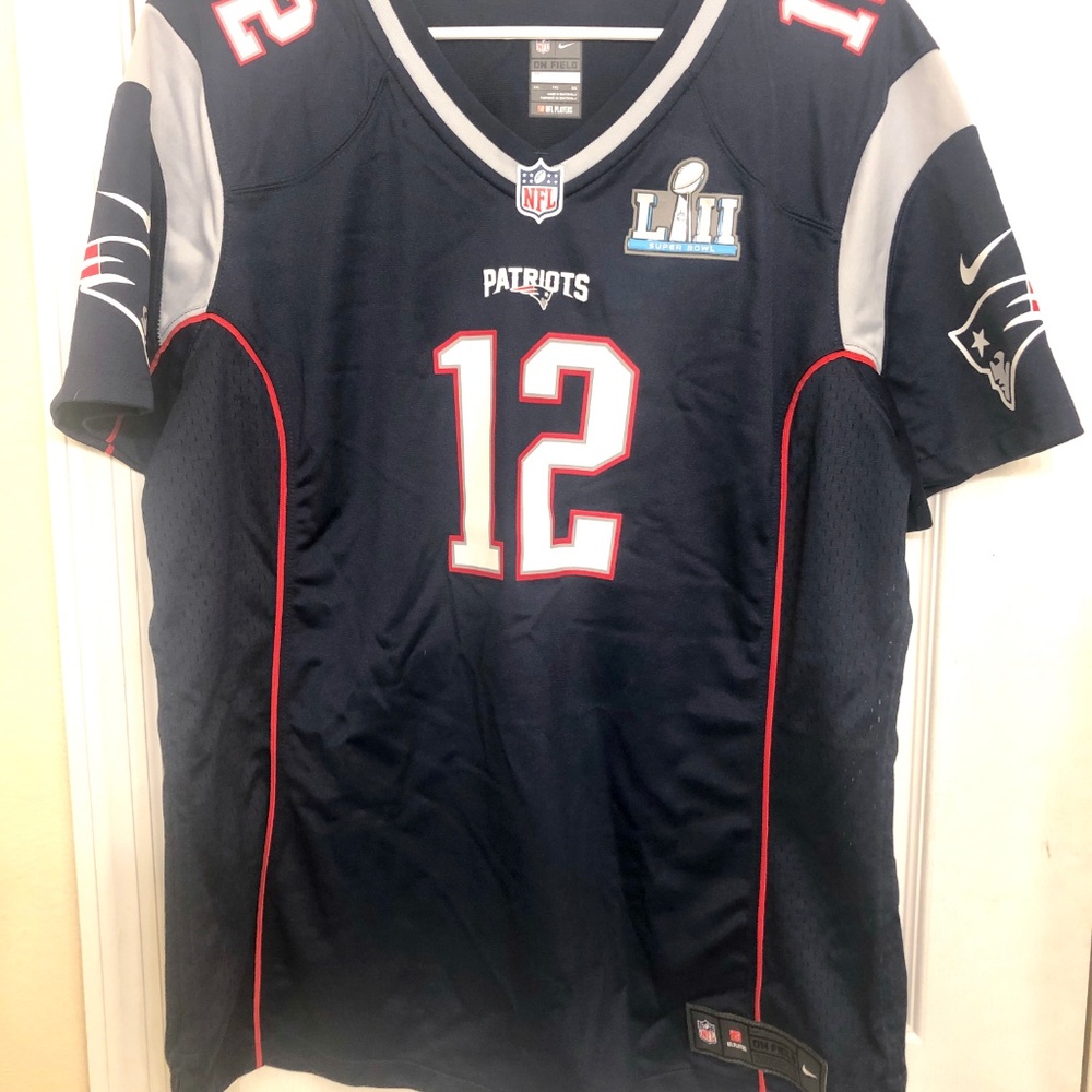Ladies cut Tom Brady jersey